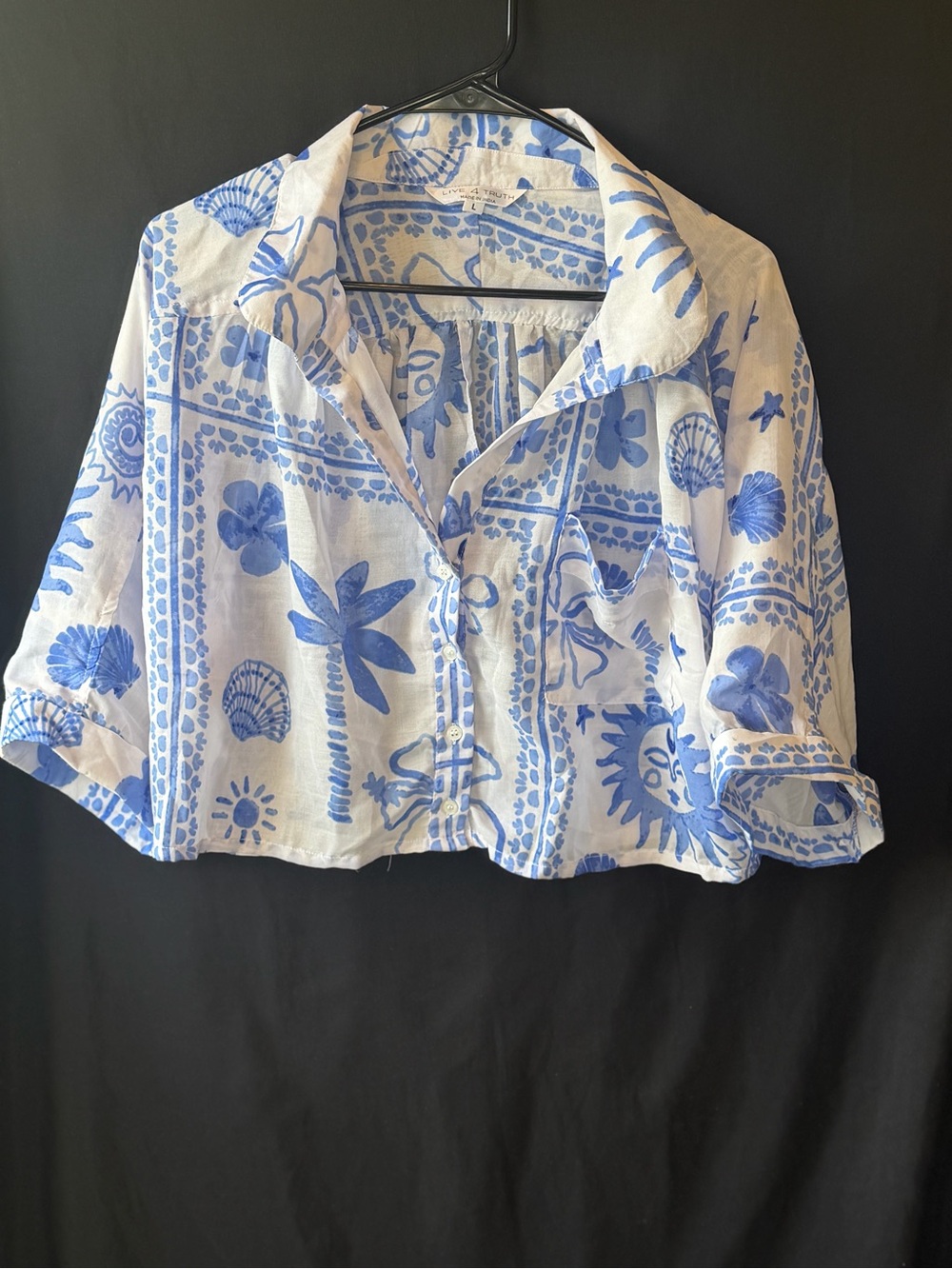 Live 4 Truth White & Blue Tropical Print Button-Up Blouse